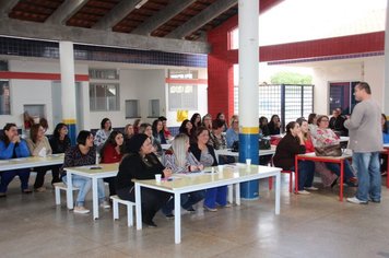 Creche Recanto dos Pássaros realiza capacitação profissional 