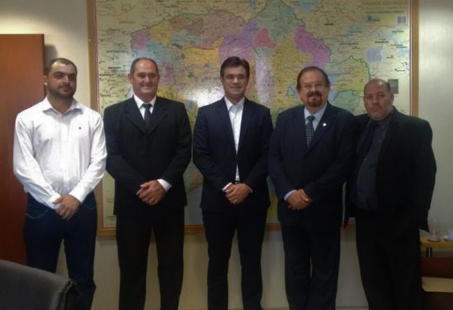 Prefeito e Vereadores buscam recursos na Habitação 