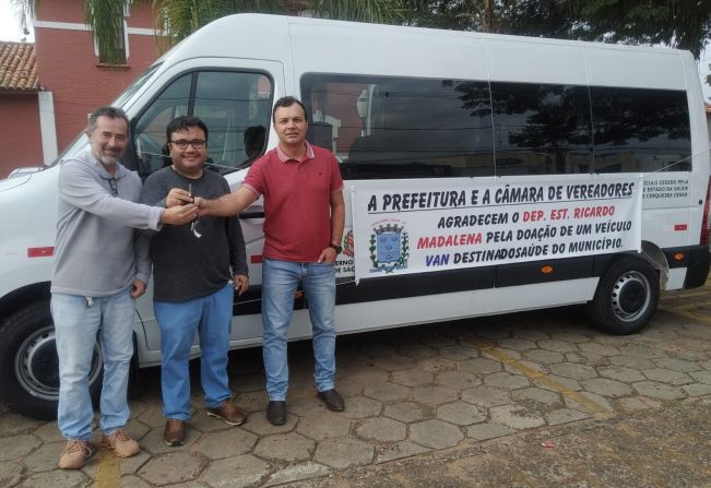 Município adquire novo veículo para o transporte de pacientes 