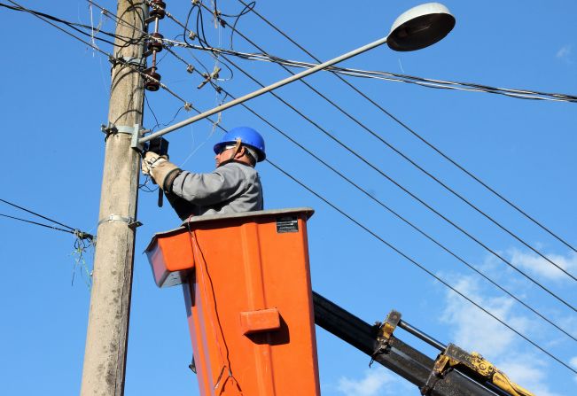 Prefeitura inicia a manutenção na iluminação pública 
