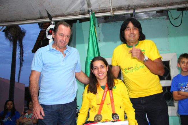 Cerqueirenses recepcionam Cátia