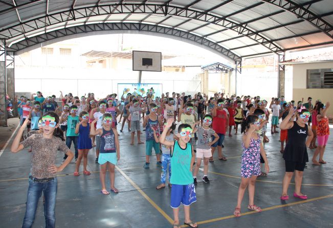 Projeto Arco Íris comemora o Dia do Circo 