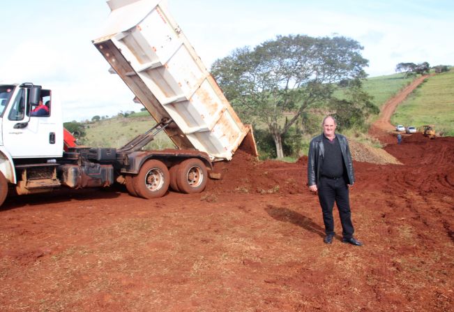 Prefeitura realiza parceria para obras na zona rural