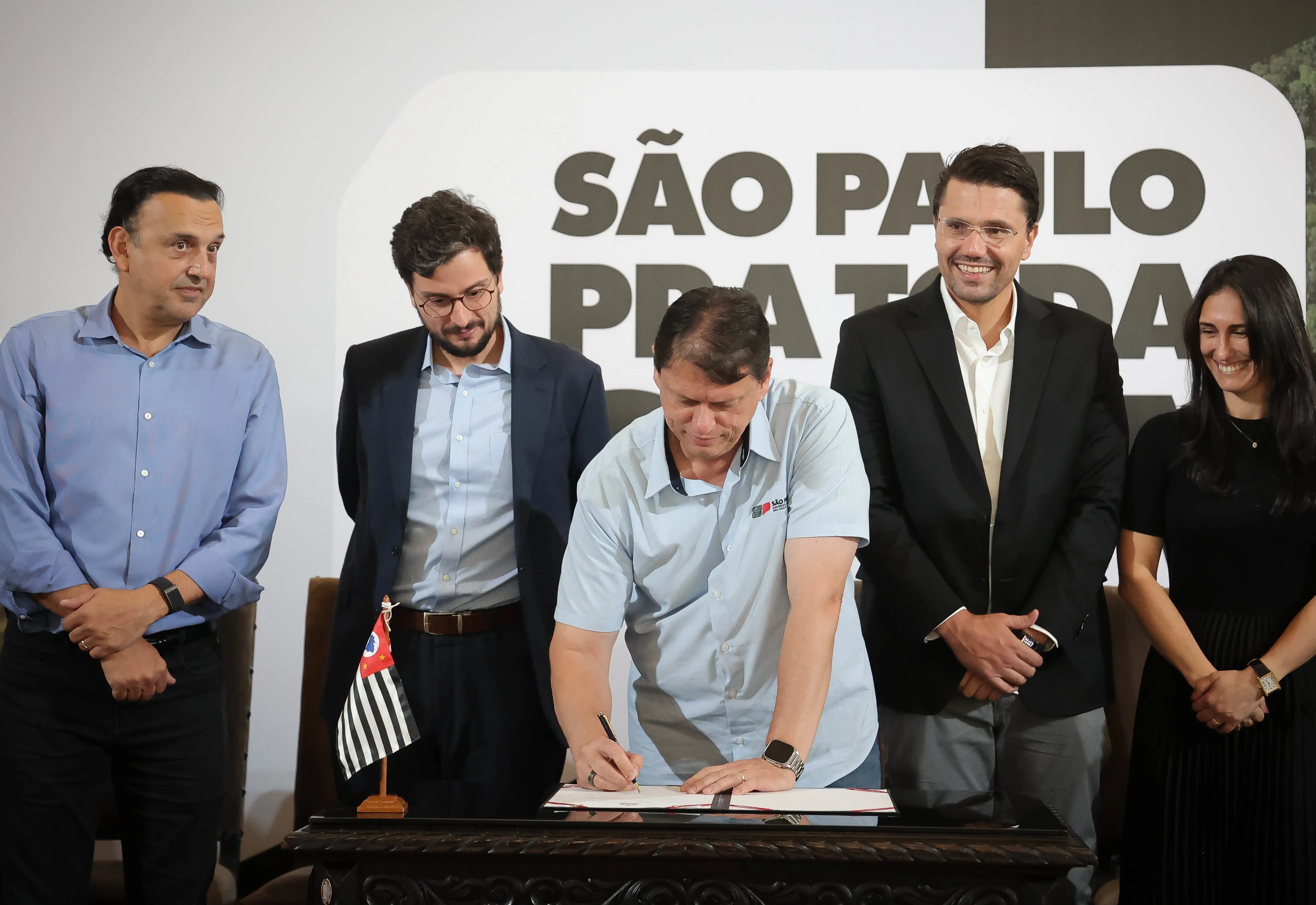 Governador assina ordem de serviços para pavimentação da vicinal Cerqueira César à Castelo Branco 
