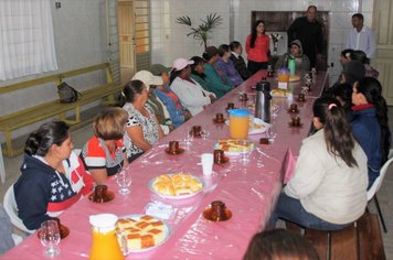 Fundo Social homenageia as garis com café da manhã 