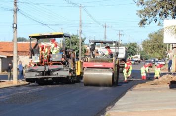 Governo Municipal realiza recapeamento asfáltico em diversos bairros 
