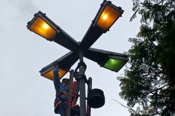 Secretaria de Obras realiza manutenção das praças e logradouros públicos 