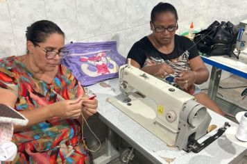Fundo Social desenvolve o Projeto Criando Art capacitando mulheres e crianças 