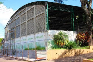 Obras no ginásio de esportes estão sendo executadas 