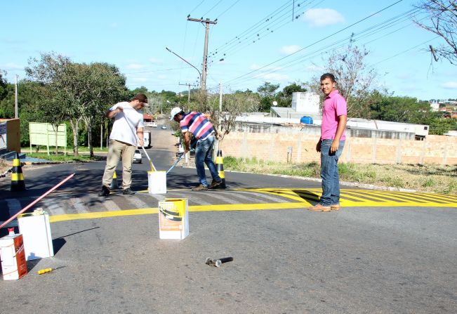 DEMUTRAN realiza melhorias na Av. das Hortências 