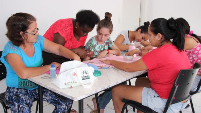 Assistência realiza curso de manicure 
