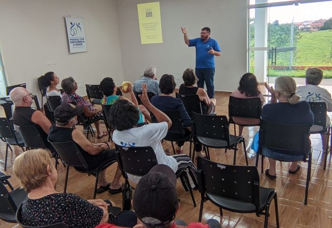 PROCON de Cerqueira César realiza palestras instrutivas para idosos, alertando contra Golpes Financeiros 