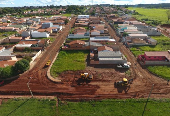 Prefeitura realiza pavimentação no bairro Santos Neves 