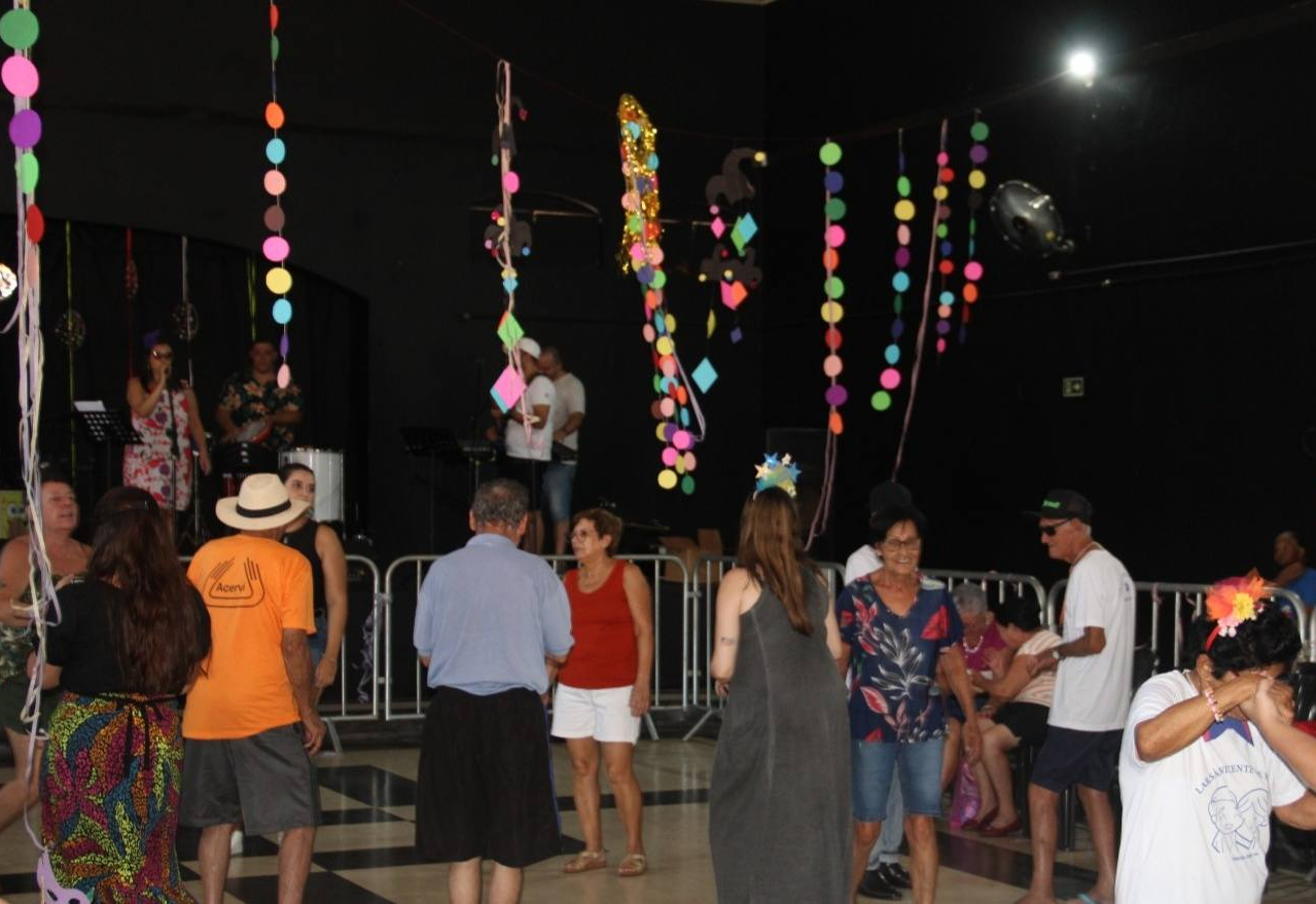 CCI, Lar São Vicente de Paulo e ACERVI realizaram o Carnaval da Melhor Idade 