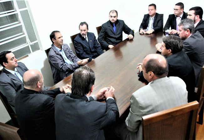 Secretário se reúne com Vereadores para compra de Ambulância   