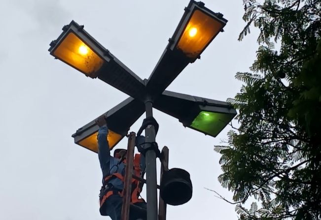 Secretaria de Obras realiza manutenção das praças e logradouros públicos 