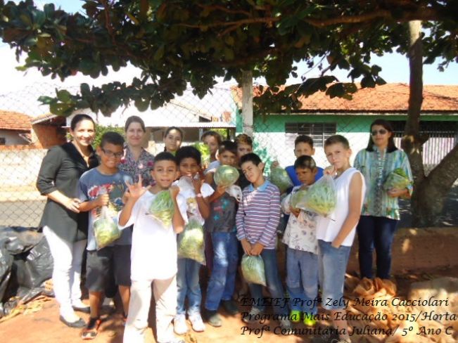 Mais Educação realiza projeto de horta