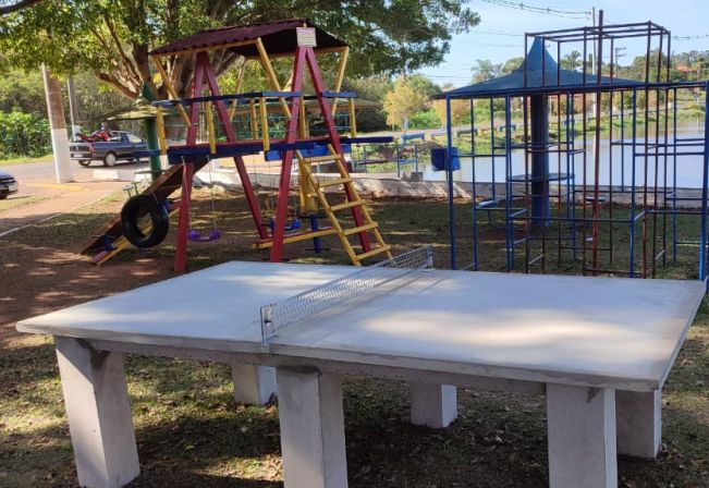 Prefeitura instala mesas permanentes de tênis para lazer e práticas esportivas no município