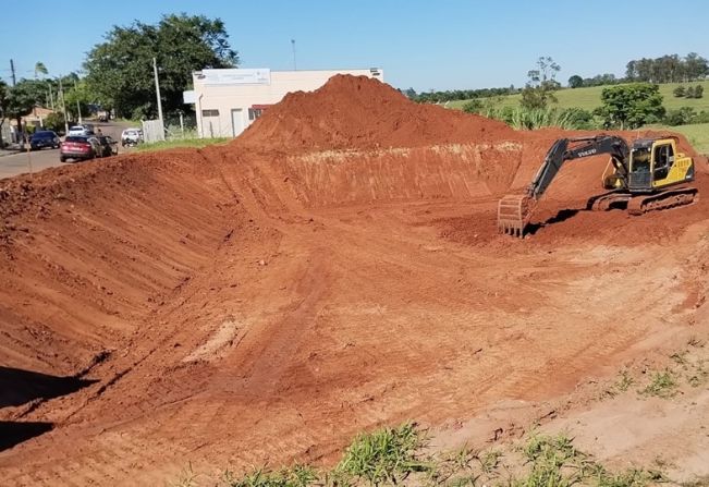 Governo Municipal inicia obras de contenção, para sanar erosão no bairro Parque Nove de Julho 