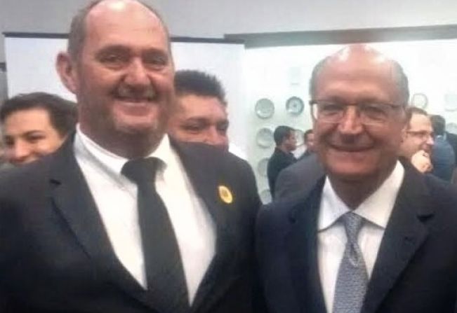 Marcos assina convênio para obras no Santos Neves 